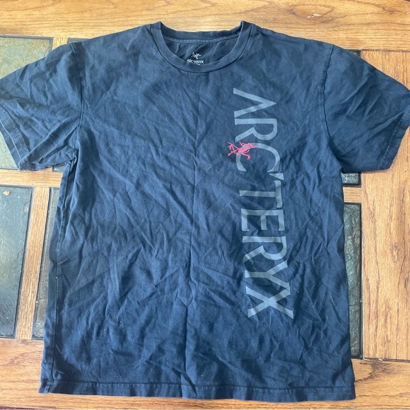 Arc'teryx Mens Vertical Logo Shirt SS Tee T-shirt Black Red Size S Small - Picture 1 of 4